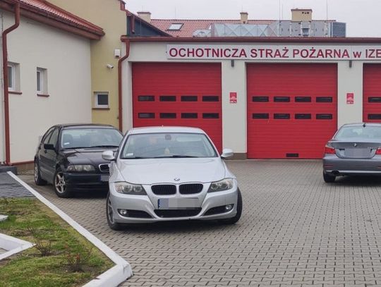 Gm. Izbica. Trzy 38-latki zablokowały wyjazd strażakom na akcję swoimi BMW