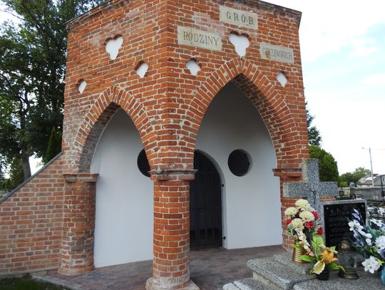 Gm. Izbica. Zakończono prace konserwatorskie przy grobowcu Rodziny Czyżewskich