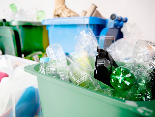 Na dwa kolejne lata władze gminy chciałyby podpisać nową umowę związaną z wywozem i zagospodarowaniem odpadów komunalnych. Mimo że na wynagrodzenie dla wykonawcy samorząd przeznaczył niemałą kwotę, to wybór odpowiedniej firmy stoi obecnie pod dużym znakiem zapytania.