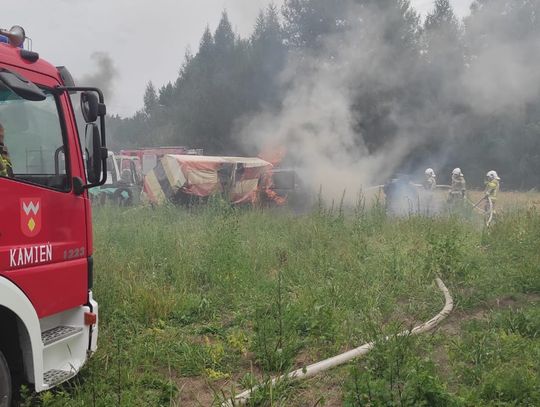 Gm. Kamień. Pożar w Koczowie. Maszyny i auto w ogniu!