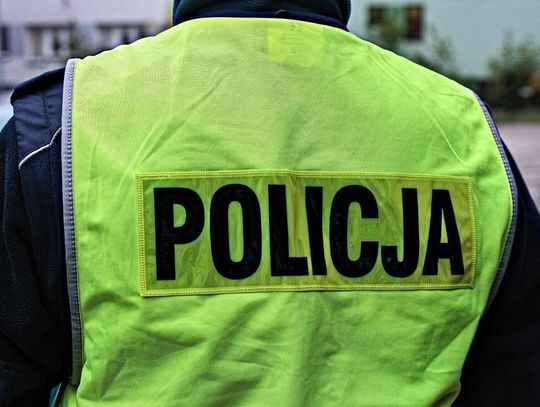 Seniorka zemdlała na ulicy, dzielnicowi udzielili pomocy. Córka 81-latki dziękuje