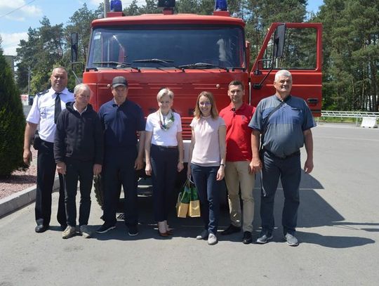 Gm. Krasnystaw. Podarowali gminie partnerskiej wóz strażacki. Będą tam gasić nim pożary torfowisk [ZDJĘCIA]