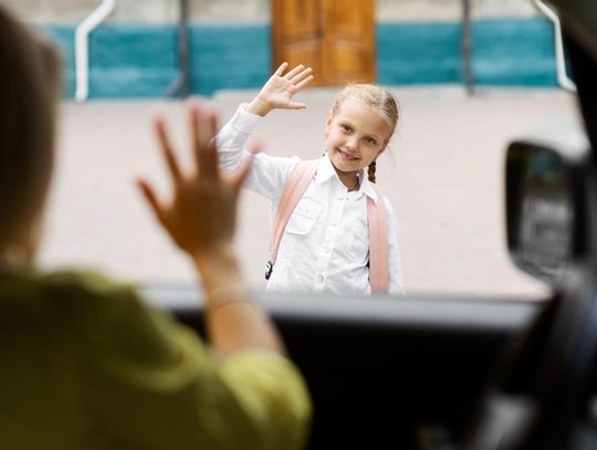 Gm. Leśniowice. Niektórzy chcą nowych wiat przystankowych. Czy warto je ustawić? Czy oczekujący na szkolny autobus uczniowie i ich rodzice - mieszkańcy Rakołup Dużych - będą mogli skorzystać z nowych wiat przystankowych? Wdrożenia takiego rozwiązania oczekuje od władz gminy pan Grzegorz, jeden z mieszkańców miejscowości.