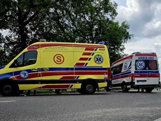 Gm. Leśniowice. Rolnik poważnie ranny podczas pracy w polu. Brona talerzowa przygniotła mu nogę