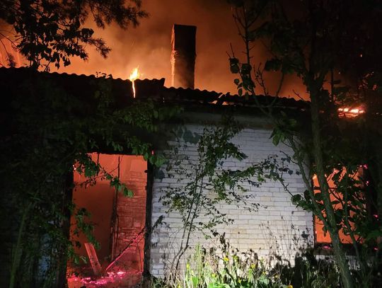 Gm. Rejowiec Fabryczny. Nocny pożar pustostanu w Wólce Kańskiej. W akcji siedem zastępów straży pożarnej
