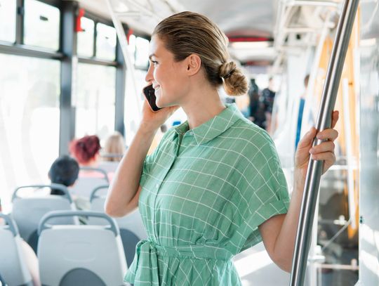 Mieszkańcy naszego powiatu powinni się czuć usatysfakcjonowani faktem, że rozrasta się systematycznie sieć publicznego transportu zbiorowego. Poszczególne gminy organizują własne rozwiązania, ale zawiązują też transportową współpracę pomiędzy sobą.