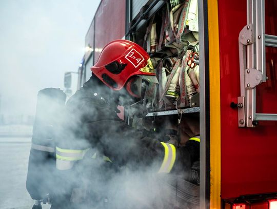 Gm. Rejowiec. Pożar magazynu w Siedliszczkach. Ogień gasiło 7 zastępów straży pożarnej