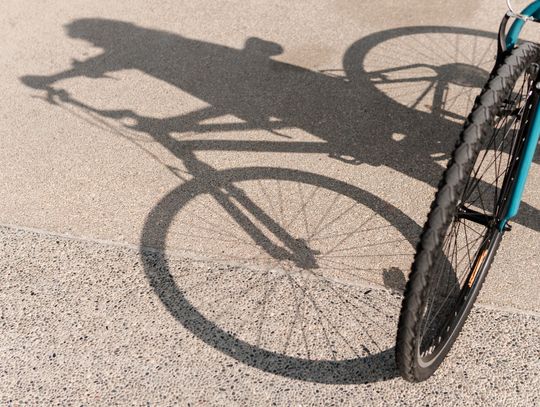 Jeden z mieszkańców powiatu chełmskiego skierował do naszej redakcji wiadomość, w treści której zasugerował, że na drodze powiatowej, która łączy Rejowiec z Hruszowem i Maryninem powinien zostać wydzielony dodatkowy pas ruchu dla pieszych i rowerów.