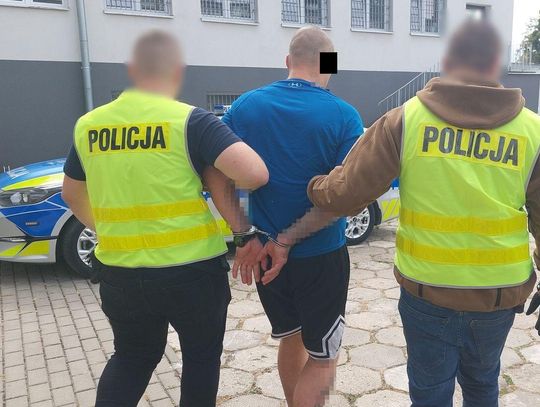 Gm. Ruda-Huta. Chciał być sprytny. Przed policją schował się w wersalce