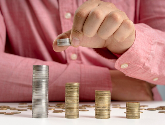 Miniony rok zapisał się w historii gminy Ruda-Huta jako okres odważnych decyzji inwestycyjnych i skutecznego zarządzania finansami. Samorząd po raz pierwszy sięgnął po procedurę ZRID, dzięki której możliwa była realizacja długo oczekiwanych inwestycji drogowych.