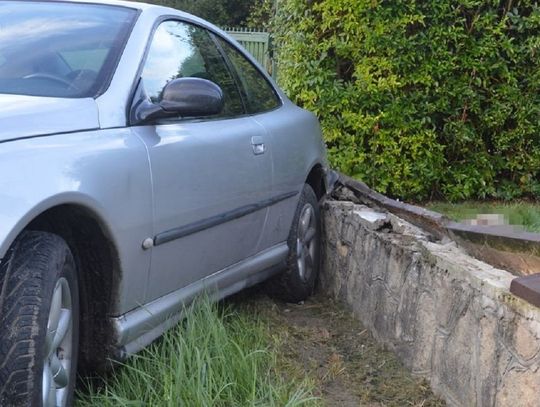 62-latek został przygnieciony przez własne auto. Jak do tego doszło?