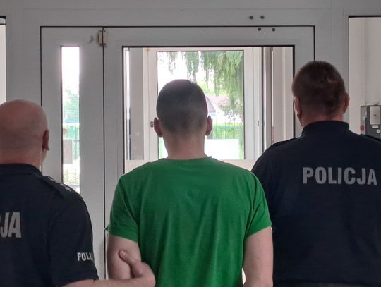 Gm. Stary Brus. 20-latek już w areszcie. Szarpał, kopał, rzucał w siostrę krzesłem
