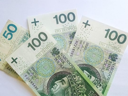 banknoty polskie o łącznej wartosci 350 złotych