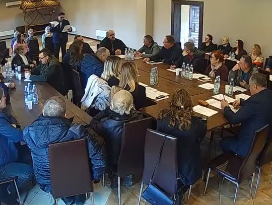 kadr z sesji w starym brusie