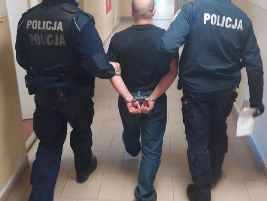 Atak na mundurowych. Kopali i szarpali policjantów. Dlaczego im tak podpadli?