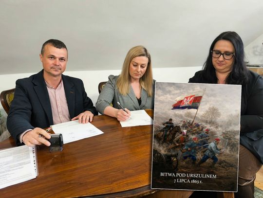 zdjęcie projektu muralu i z podpisania umowy dotacyjnej