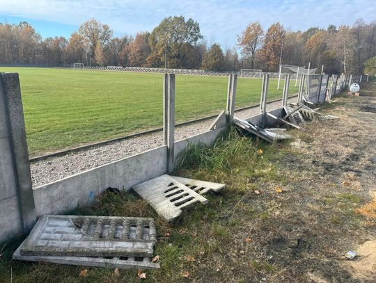 Gm. Urszulin. Wandale zniszczyli ogrodzenie stadionu