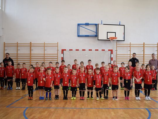 Grupowe zdjęcie wychowanków Klubu Sportowego "Polesie" Urszulin