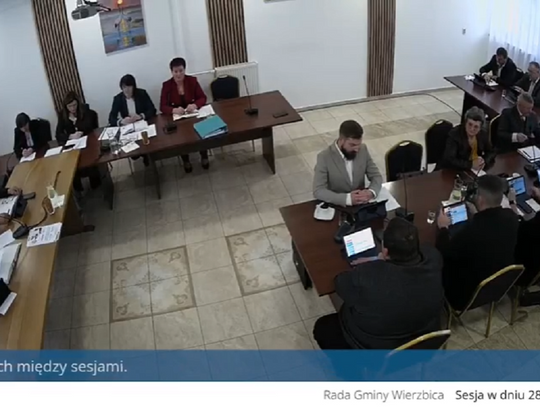 Na początku września informowaliśmy o tym, że władze gminy zmuszone są wydać, w trybie pilnym, ok. 1 mln zł. Zasadnicza trudność tej operacji polega jednak na tym, że środków nie ma fizycznie w kasie, ponieważ, jak twierdzi wójt Anna Flisiuk, zostały wydane przez poprzednią włodarz.