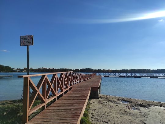 Gm. Włodawa. Molo nad Jeziorem Białym już po liftingu