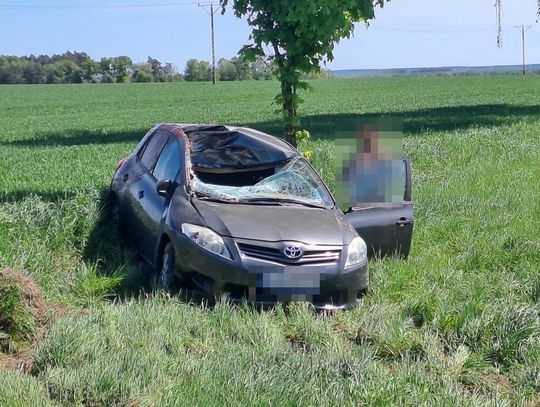 Gm. Włodawa. Zderzenie osobówki z jeleniem. Pasażerka trafiła do szpitala