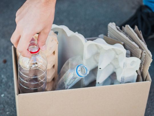 Władze gminy są już świadome skali wydatków, jakie będą musiały ponieść na zadanie związane z zagospodarowaniem odpadów komunalnych. Zła wiadomość jest taka, że poszczególne firmy nie spuściły z tonu i nadal dyktują samorządom dosyć wymagające warunki.