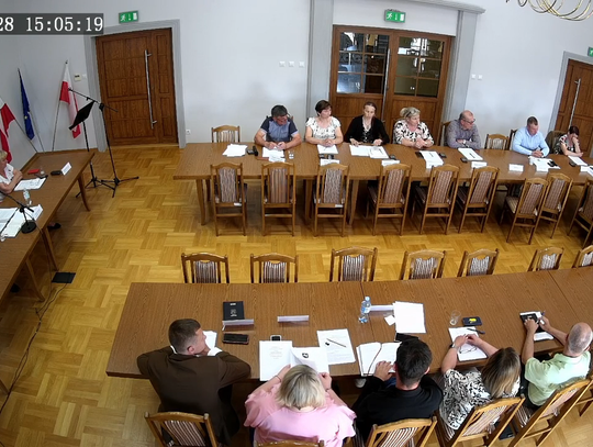Mieszkańcy Czarnołoz w gminie Wojsławice od miesięcy zabiegają o uregulowanie stanu prawnego nieruchomości, na której znajduje się lokalna świetlica wiejska. Sprawa, która zainteresowała również ogólnopolskie media, była jednym z głównych tematów, jakie omawiano w czasie ostatniej sesji.