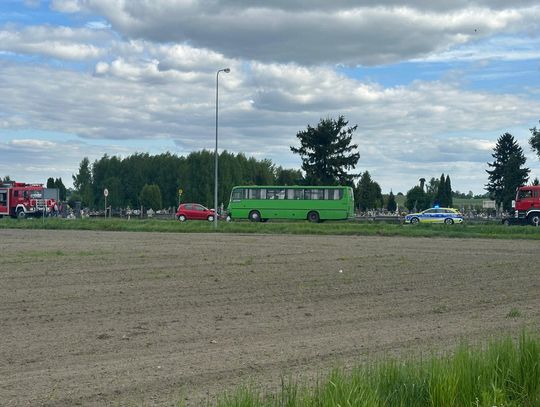 Gm. Wola Uhruska. Opel corsa zderzył się z autobusem, są ranni