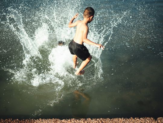 Do 24 lutego potrwają konsultacje społeczne w sprawie tegorocznego sezonu kąpielowego. Okazuje się, że mieszkańcy mogą mieć wpływ na kształt uchwały, która będzie określała zasady korzystania z lokalnych obiektów wodnych.