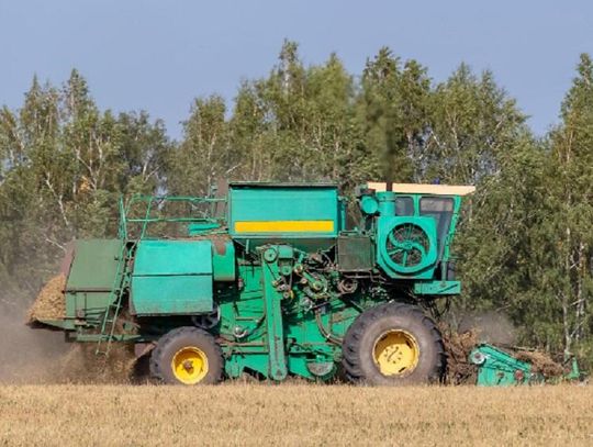 Gmina Żmudź przystąpi niebawem do realizacji kolejnego zadania drogowego. Zadanie będzie polegało na budowie wewnętrznej drogi dojazdowej do pól. I chociaż wykonawca założonego zakresu prac nie został jeszcze wyłoniony, to niedawne otwarcie ofert pozwala mieć nadzieję na szybkie podpisanie umowy