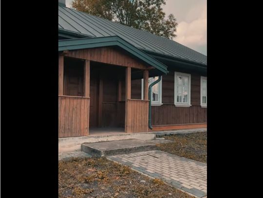 Siedem ofert, ogromna różnica w proponowanych cenach, rezygnacja pierwszego zwycięzcy i konieczność ponownej oceny przetargu. Modernizacja świetlicy wiejskiej w Pobołowicach miała nieoczekiwany zwrot akcji. Ostatecznie inwestycję zrealizowała firma z Zamościa, a mieszkańcy zyskali odnowiony obiekt.