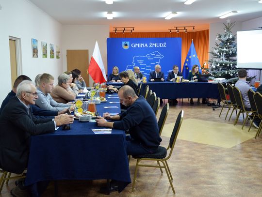 Podczas ostatnich obrad radni przyjęli jednogłośnie budżet gminy na 2026 rok. Jakie kwoty zapisano w obszarze dochodów i wydatków? Na co zwrócono uwagę? Sprawdzamy!