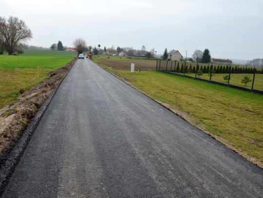 Proces inwestycyjny właśnie się zakończył. Fachowcom udało się zmienić oblicze odcinka, który liczy w sumie prawie 1100 m. Co znalazło się w zakresie prac i ile trzeba było za nie zapłacić? Sprawdzamy.