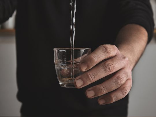 Nawet podczas awarii wodociągów, klęsk żywiołowych czy innych sytuacji kryzysowych mieszkańcy mają mieć dostęp do bezpiecznej wody pitnej. Gmina Chełm jest o krok od zakupu dwóch mobilnych stacji uzdatniania wody. Do przetargu zgłosiło się aż dziewięciu wykonawców, a wszystkie złożone oferty mieszcz