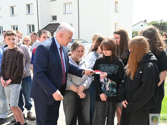 Gmina Gorzków podsumowała ważne inwestycje. Nowe drogi i zmodernizowana szkoła już służą mieszkańcom [GALERIA ZDJĘĆ]