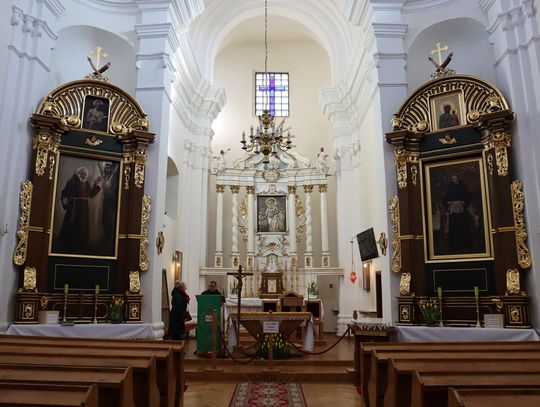 Gmina Włodawa. Ołtarz w kościele w Orchówku jak spod igły [GALERIA ZDJĘĆ]