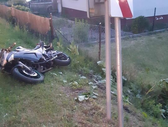 Gmina Wola Uhruska. Uderzył motocyklem w znak. Z obrażeniami trafił do szpitala