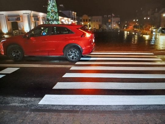 Groźne zdarzenie na ulicy we Włodawie. 43-latka trafiła do szpitala