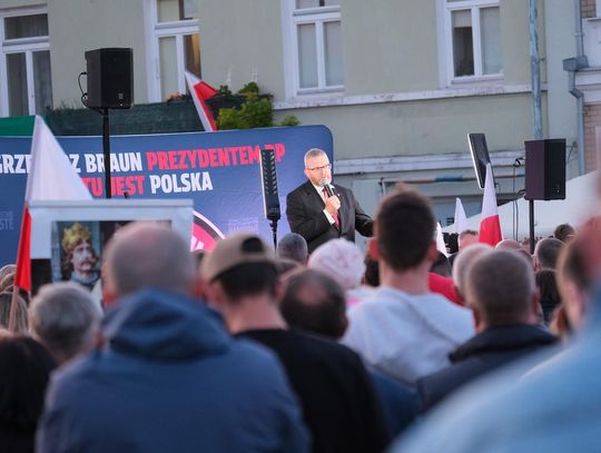 Grzegorz Braun w Chełmie. Wiec wyborczy na pl. Łuczkowskiego [GALERIA ZDJĘĆ]