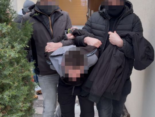 „Call center” było wabikiem, handlowali ludźmi i narkotyki. Policję powiadomił mężczyzna, któremu udało się uciec