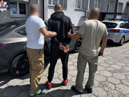 Sąd Rejonowy w Krasnymstawie zdecydował o trzymiesięcznym tymczasowym aresztowaniu 28-letniego mieszkańca miasta, podejrzanego o znęcanie się psychiczne i fizyczne nad swoją partnerką. Jak ustalili śledczy, mężczyzna miał przez dłuższy czas stosować wobec kobiety przemoc.