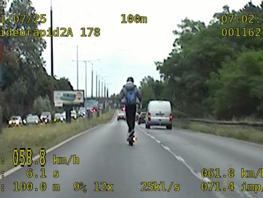 Ile może pędzić e-hulajnoga? Ten film pokazuje, że bardzo szybko [WIDEO]