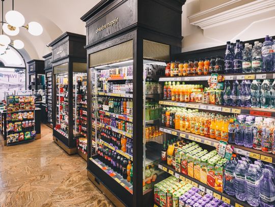 Jak dobrać wyposażenie sklepu spożywczego? Poradnik dla właścicieli