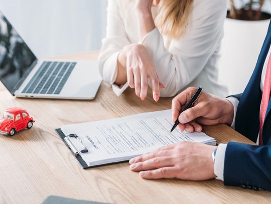 Jak działa kredyt samochodowy i kto może go dostać?