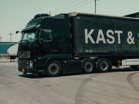 Jak firma transportowa może zadbać o terminowe pobieranie plików DDD?