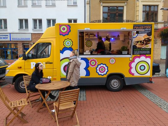 Jak zmienia się rynek street foodu? Rola ciężarówek gastronomicznych