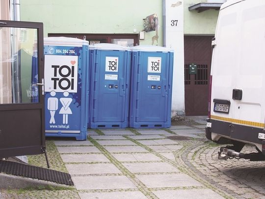 Jedni jedzą, drudzy wąchają