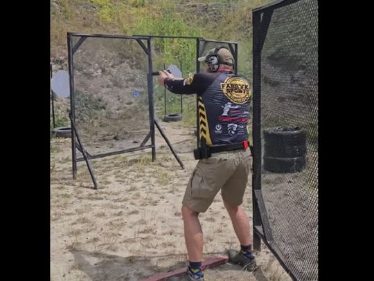 Kamil Mirzwa nie schodzi z podium