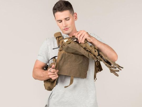 Kamizelka kuloodporna i hełm dla każdego Polaka