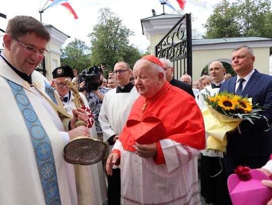 Kard. Stanisław Dziwisz jest już w Kodniu. Poświęcił pomnik Powstańców Styczniowych [ZDJĘCIA]